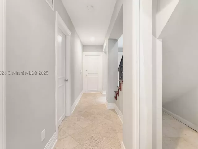 4-bedroom home for rent in Miami Beach - 11 E Rivo Alto Dr - MondialRealty