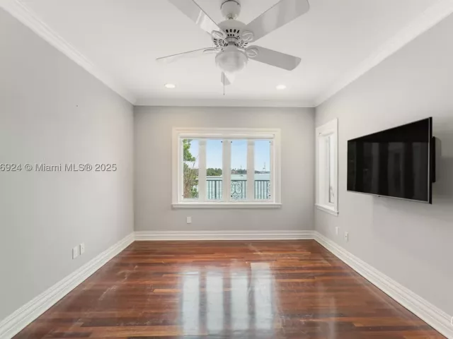 4-bedroom home for rent in Miami Beach - 11 E Rivo Alto Dr - MondialRealty