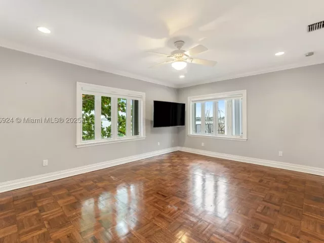 4-bedroom home for rent in Miami Beach - 11 E Rivo Alto Dr - MondialRealty