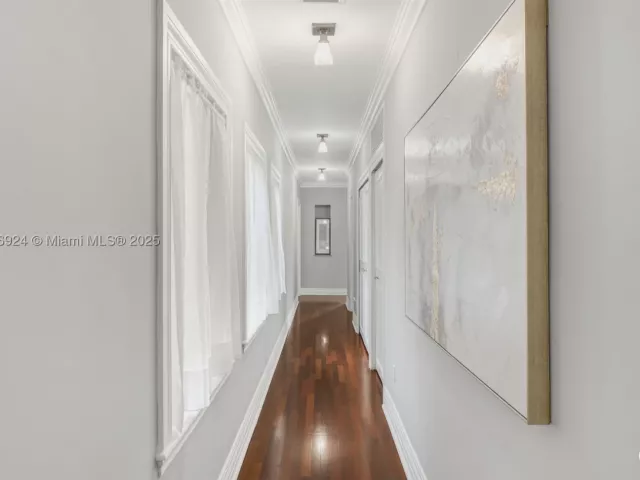 4-bedroom home for rent in Miami Beach - 11 E Rivo Alto Dr - MondialRealty