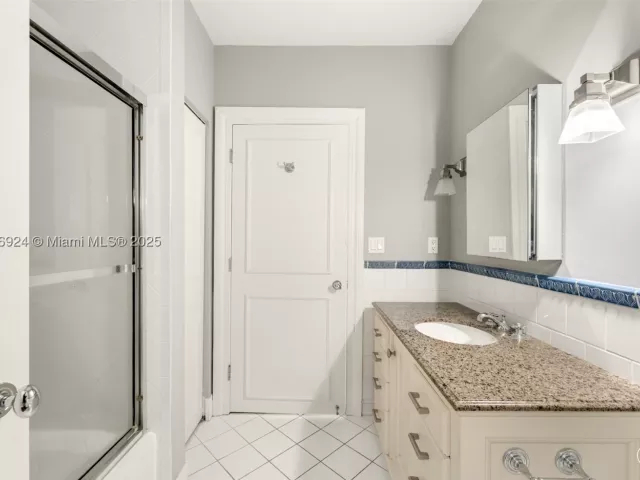 4-bedroom home for rent in Miami Beach - 11 E Rivo Alto Dr - MondialRealty