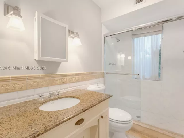 4-bedroom home for rent in Miami Beach - 11 E Rivo Alto Dr - MondialRealty