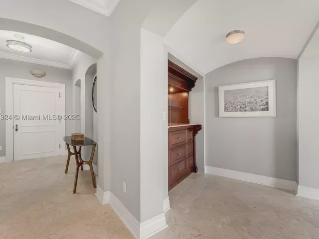 4-bedroom home for rent in Miami Beach - 11 E Rivo Alto Dr - MondialRealty