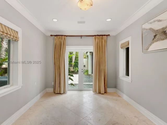 4-bedroom home for rent in Miami Beach - 11 E Rivo Alto Dr - MondialRealty