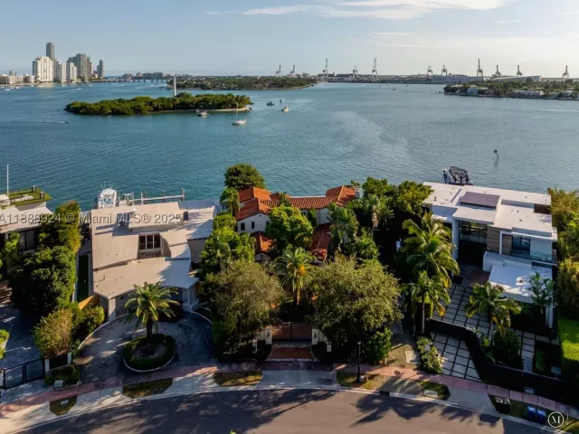 4-bedroom home for rent in Miami Beach - 11 E Rivo Alto Dr - MondialRealty