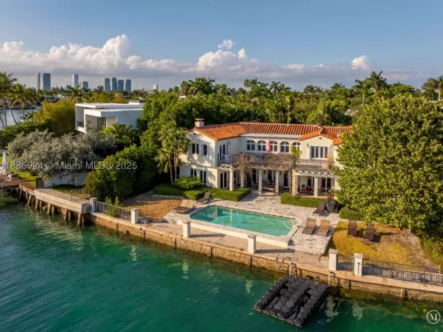 4-bedroom home for rent in Miami Beach - 11 E Rivo Alto Dr - MondialRealty