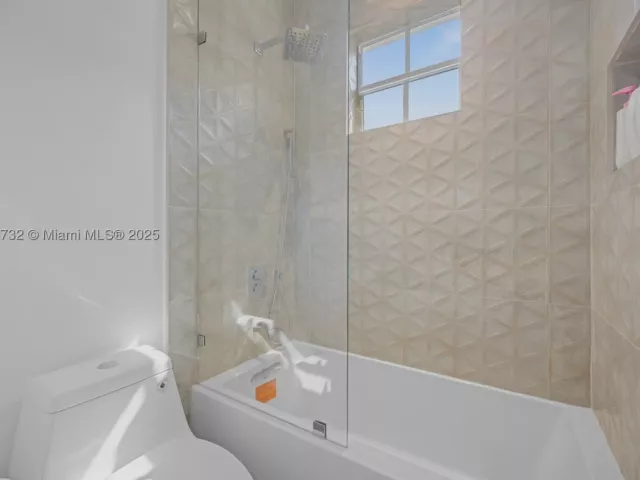 5-bedroom home for sale in Sunny Isles Beach - 19460 39th Ct - MondialRealty