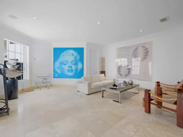5-bedroom home for sale in Sunny Isles Beach - 19460 39th Ct - MondialRealty