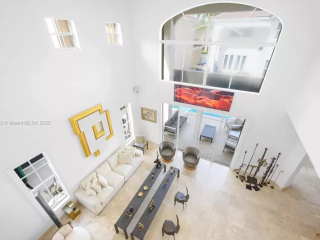 5-bedroom home for sale in Sunny Isles Beach - 19460 39th Ct - MondialRealty