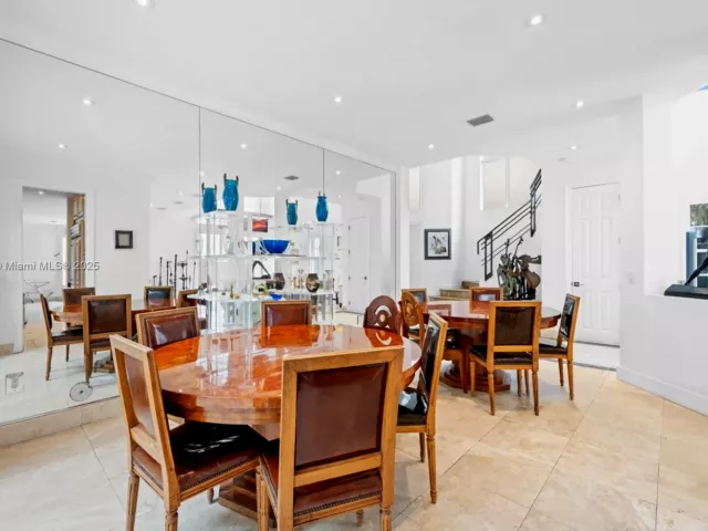 5-bedroom home for sale in Sunny Isles Beach - 19460 39th Ct - MondialRealty