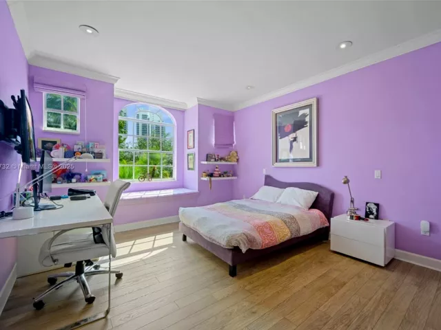 5-bedroom home for sale in Sunny Isles Beach - 19460 39th Ct - MondialRealty