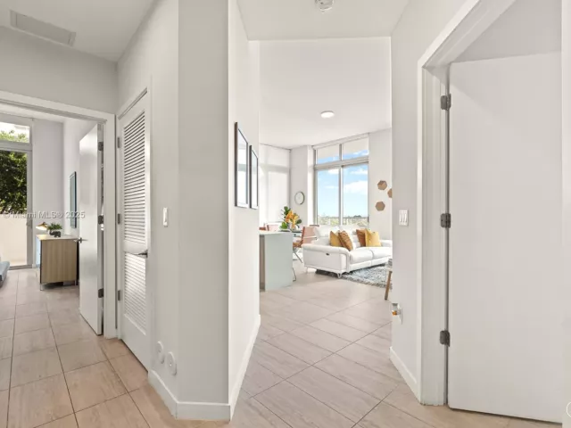 Apartment for rent  Unit # - photo 6602192