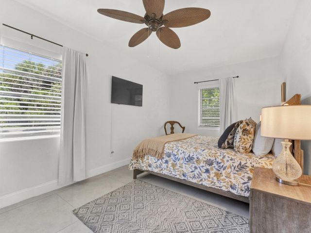 Home for sale at 2301 Ridgeway Avenue - photo 6601404