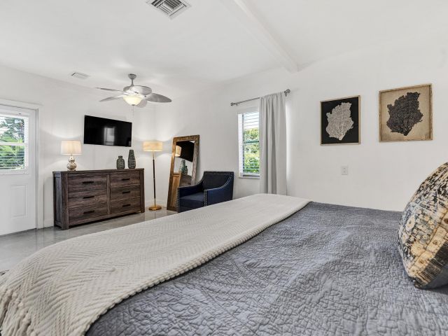 Home for sale at 2301 Ridgeway Avenue - photo 6601409