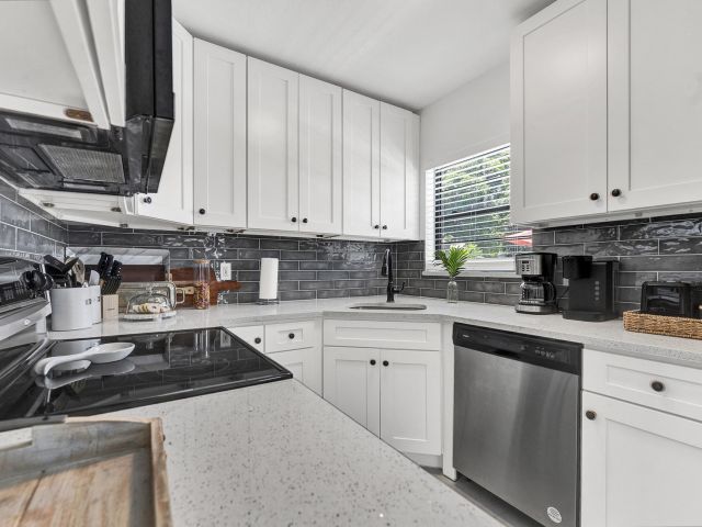 Home for sale at 2301 Ridgeway Avenue - photo 6601412