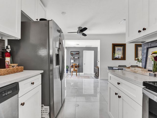 Home for sale at 2301 Ridgeway Avenue - photo 6601413