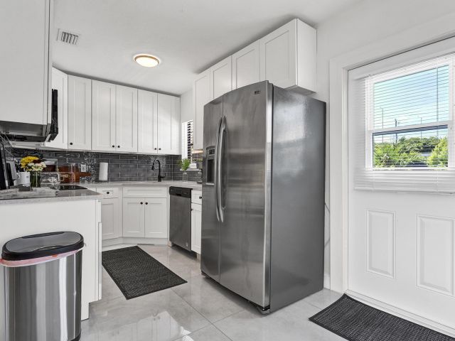 Home for sale at 2301 Ridgeway Avenue - photo 6601414