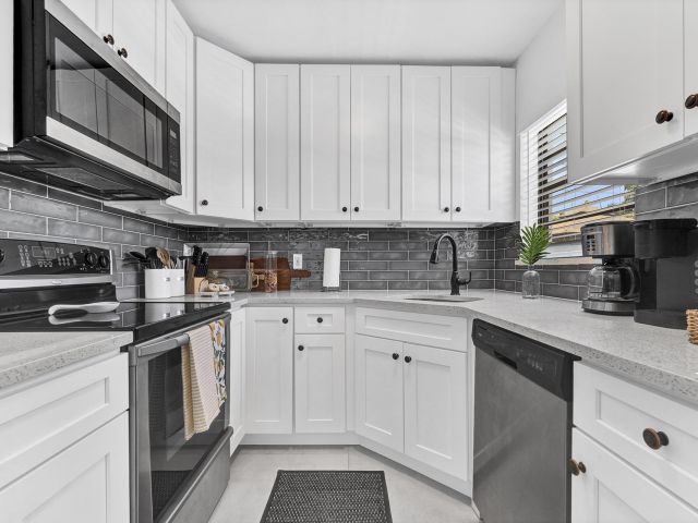 Home for sale at 2301 Ridgeway Avenue - photo 6601415