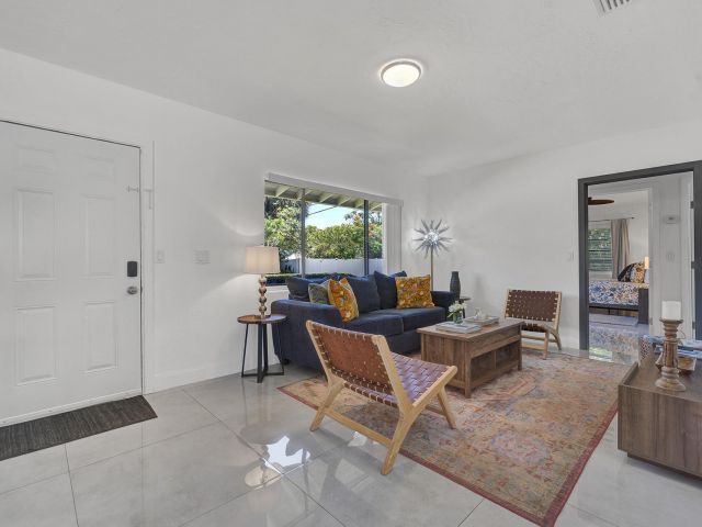 Home for sale at 2301 Ridgeway Avenue - photo 6601416