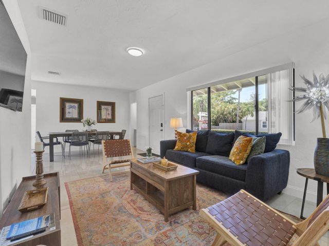 Home for sale at 2301 Ridgeway Avenue - photo 6601418