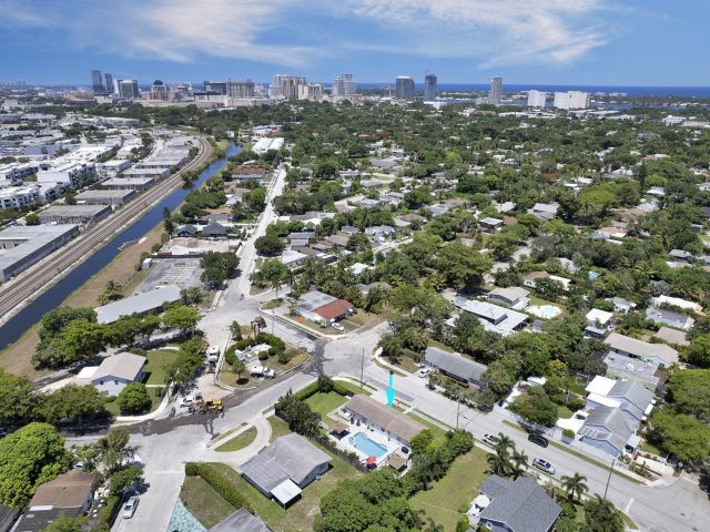 Home for sale at 2301 Ridgeway Avenue - photo 6601420