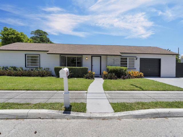 Home for sale at 2301 Ridgeway Avenue - photo 6601422