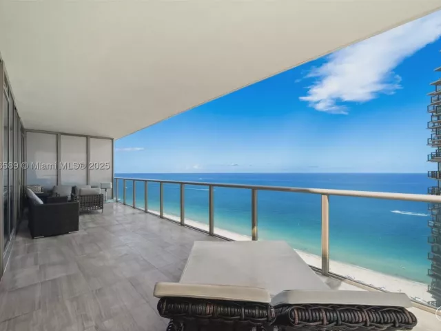 2-bedroom condo for sale in Bal Harbour - 9705 Collins Ave 2304N - MondialRealty