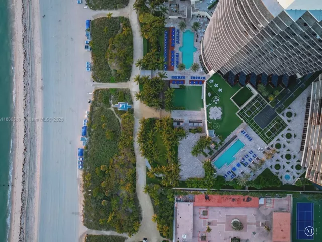 2-bedroom condo for sale in Bal Harbour - 9705 Collins Ave 2304N - MondialRealty