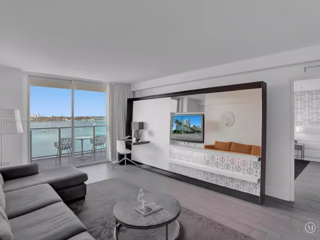 1-bedroom condo for sale in Miami Beach - 1100 West Ave 1024 - MondialRealty