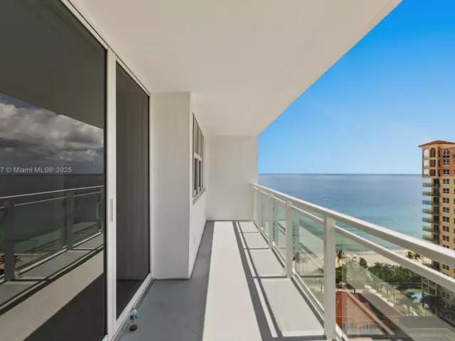 2-bedroom condo for sale in Hallandale Beach - 2030 S Ocean Dr 1710 - MondialRealty