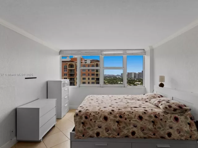 2-bedroom condo for sale in Hallandale Beach - 2030 S Ocean Dr 1710 - MondialRealty