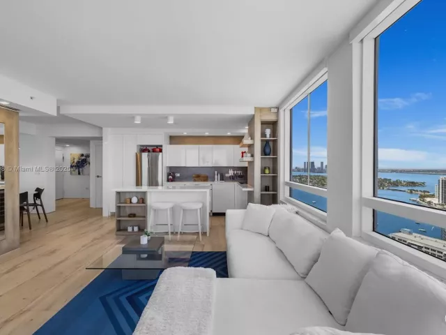 2-bedroom condo for sale in Miami Beach - 1330 West Ave 3407 - MondialRealty