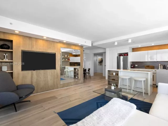 2-bedroom condo for sale in Miami Beach - 1330 West Ave 3407 - MondialRealty