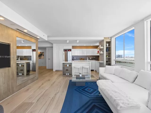 2-bedroom condo for sale in Miami Beach - 1330 West Ave 3407 - MondialRealty