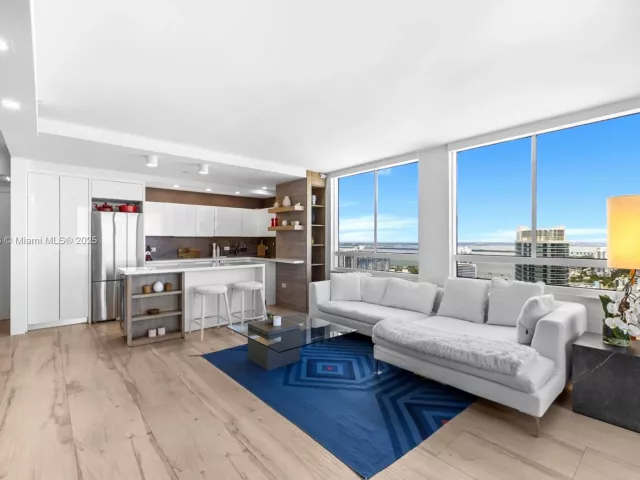 2-bedroom condo for sale in Miami Beach - 1330 West Ave 3407 - MondialRealty
