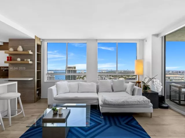 2-bedroom condo for sale in Miami Beach - 1330 West Ave 3407 - MondialRealty