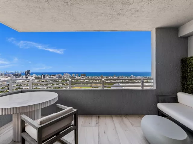 2-bedroom condo for sale in Miami Beach - 1330 West Ave 3407 - MondialRealty