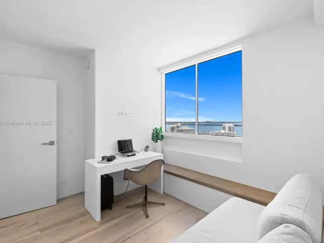 2-bedroom condo for sale in Miami Beach - 1330 West Ave 3407 - MondialRealty