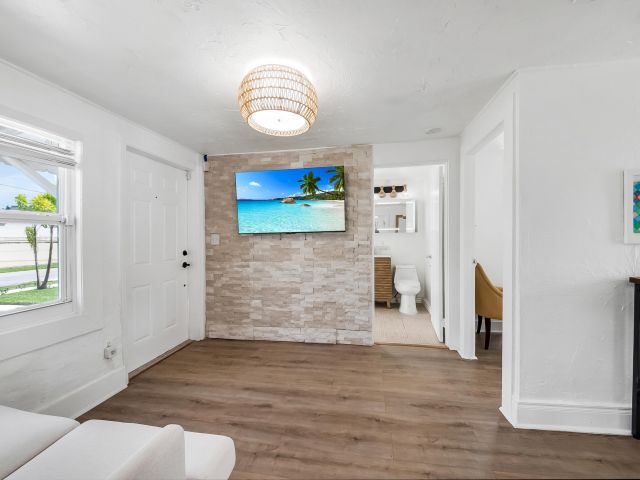 Home for rent at 308 SW 1st Street - photo 6606574