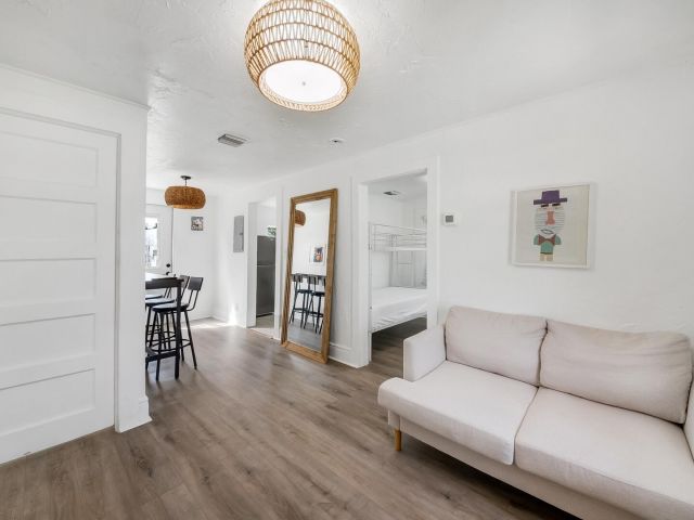 Home for rent at 308 SW 1st Street - photo 6606575