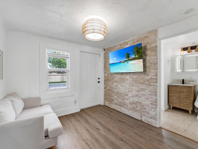 Home for rent at 308 SW 1st Street - photo 6606576