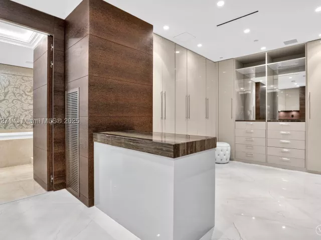 3-bedroom condo for sale in Bal Harbour -  - MondialRealty