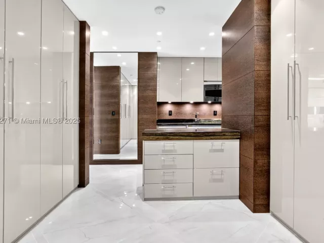 3-bedroom condo for sale in Bal Harbour -  - MondialRealty