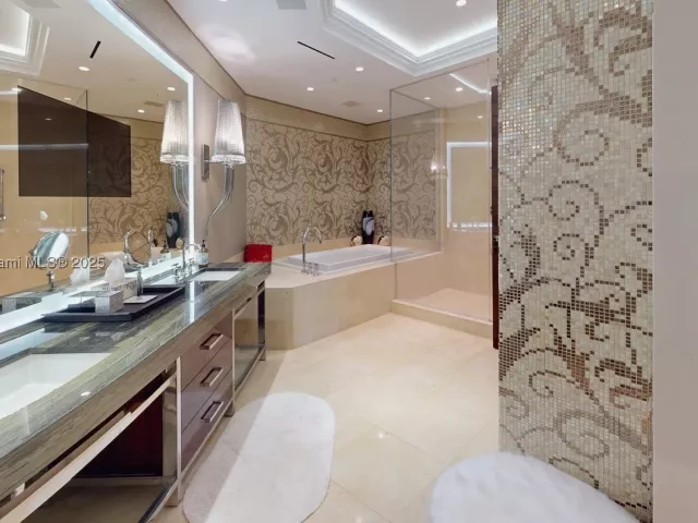 3-bedroom condo for sale in Bal Harbour -  - MondialRealty