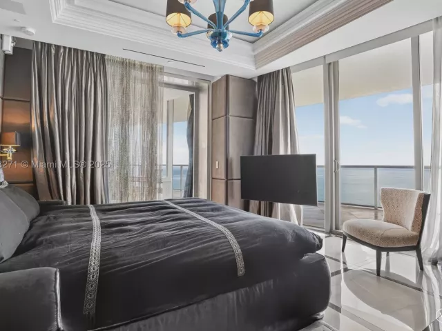 3-bedroom condo for sale in Bal Harbour -  - MondialRealty