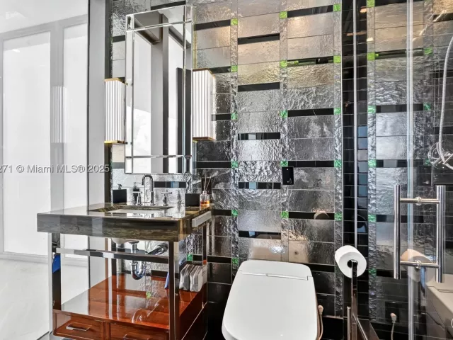 3-bedroom condo for sale in Bal Harbour -  - MondialRealty