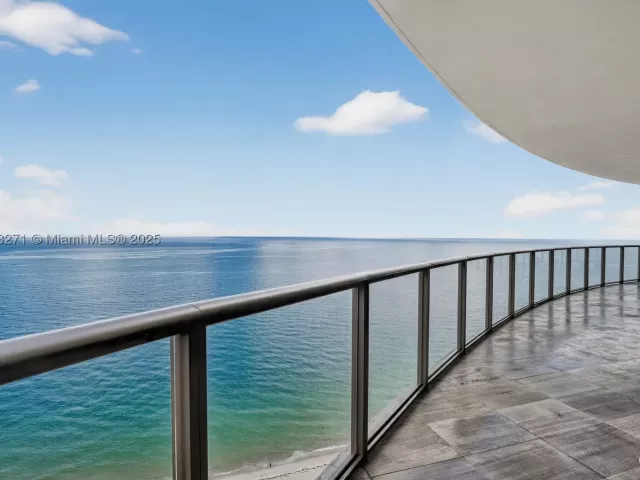3-bedroom condo for sale in Bal Harbour -  - MondialRealty
