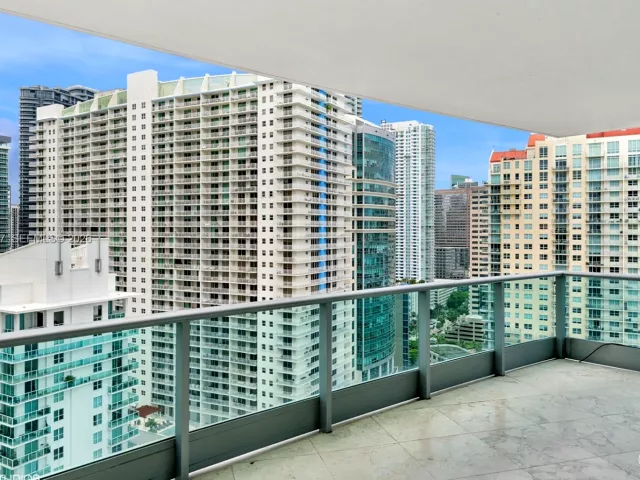 2-bedroom condo for sale in Miami - 1331 Brickell Bay Dr 2802 - MondialRealty