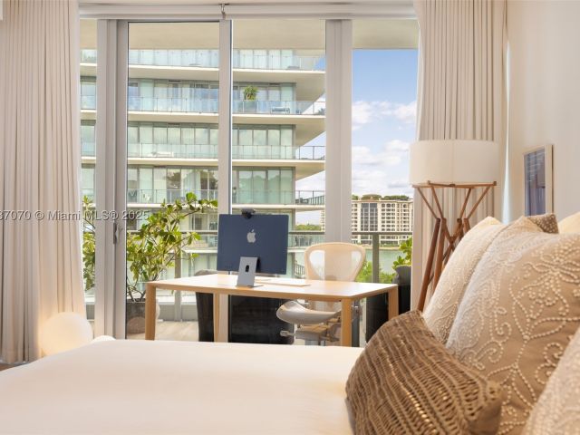 3-bedroom condo for sale in Miami Beach - 801 S Pointe Dr PH602 - MondialRealty