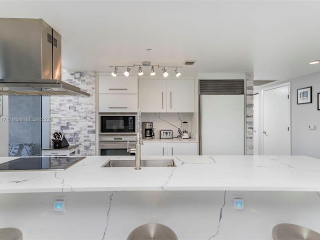 Apartment for sale  Unit #2502 - photo 6606958